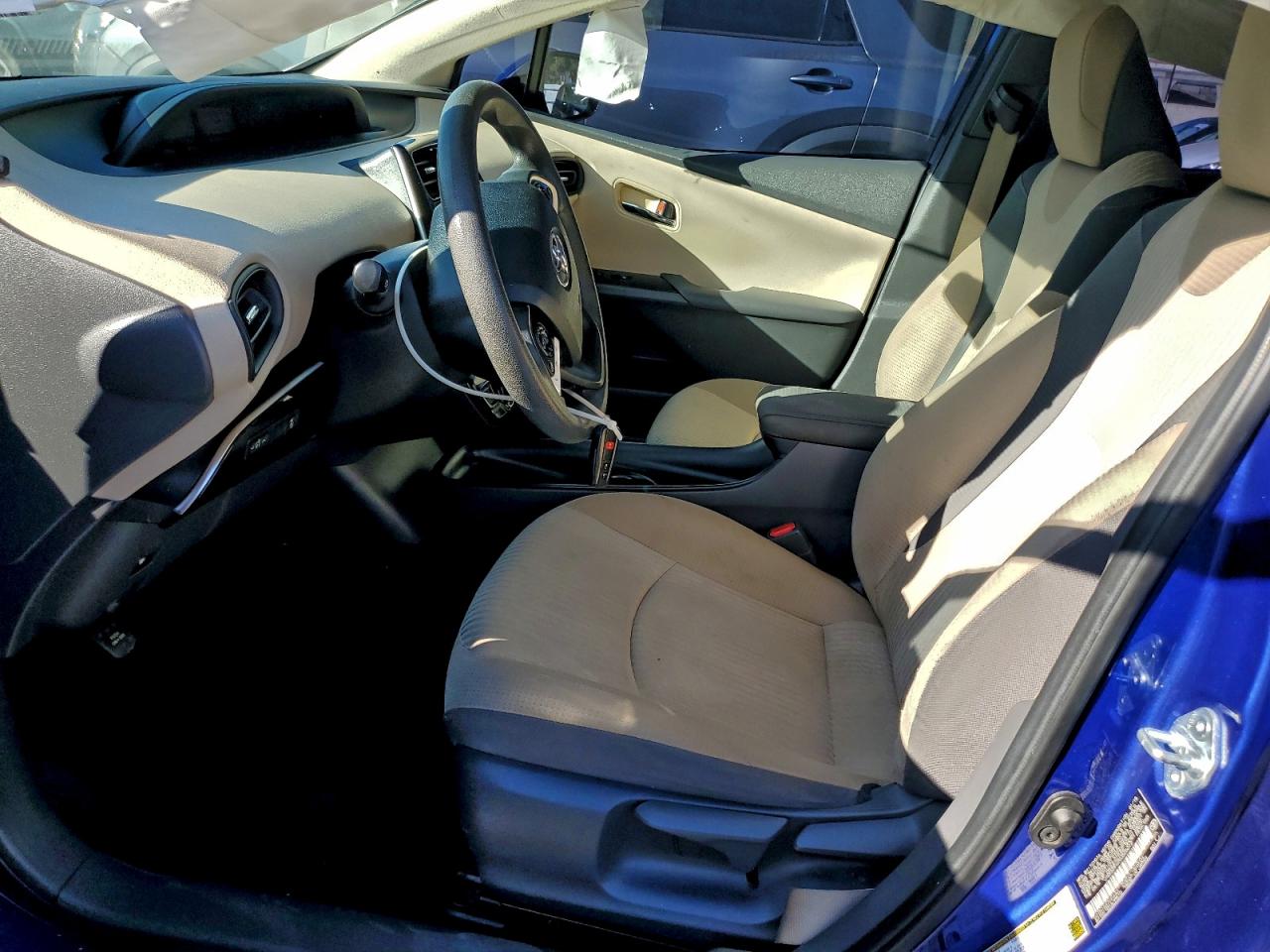 2016 TOYOTA PRIUS photo 13