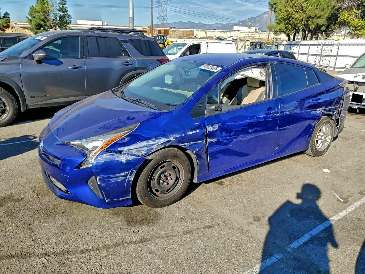 2016 TOYOTA PRIUS