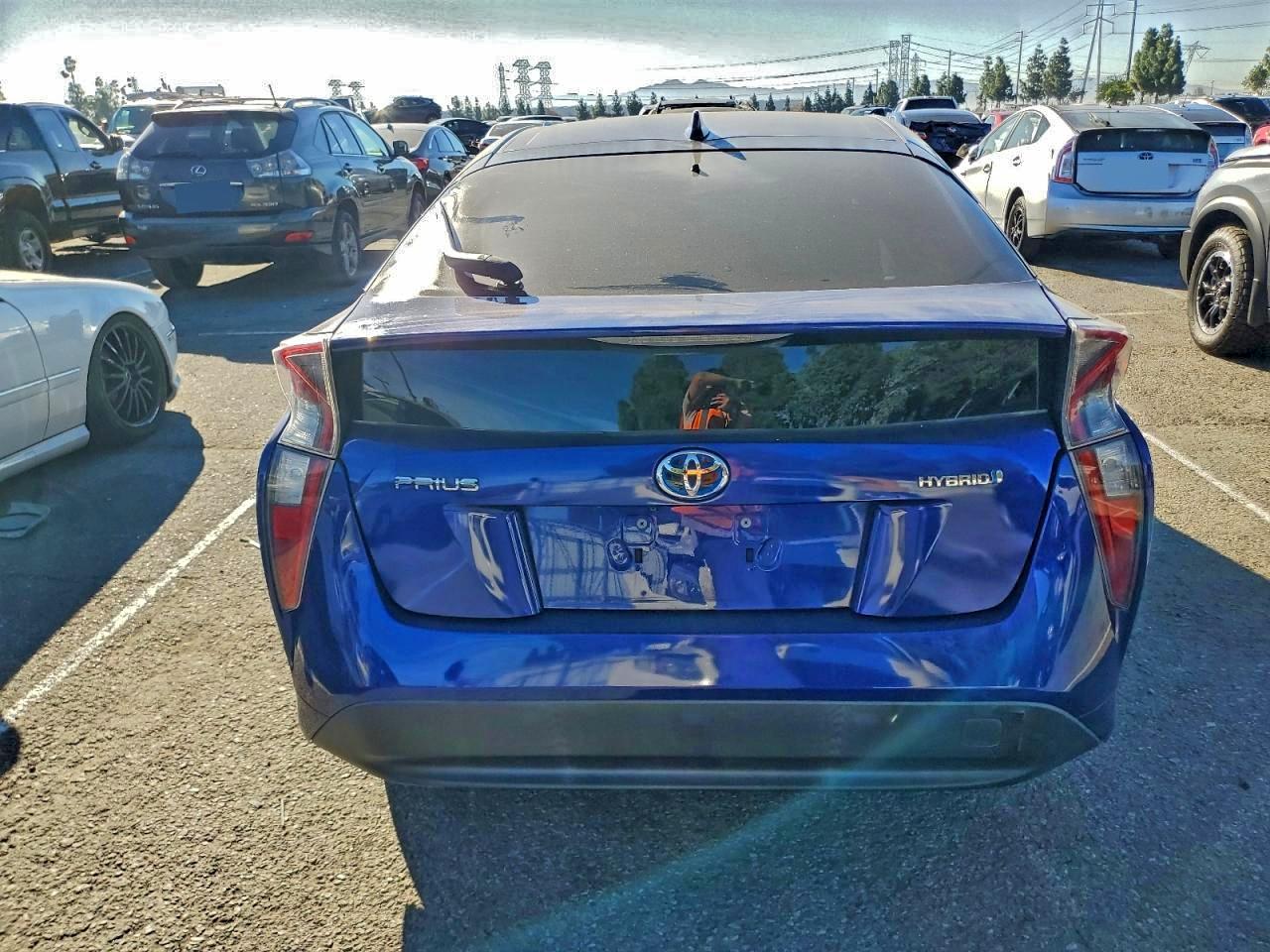 2016 TOYOTA PRIUS photo 11