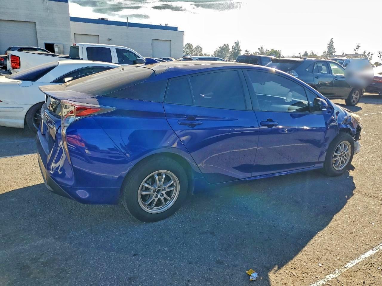 2016 TOYOTA PRIUS photo 5