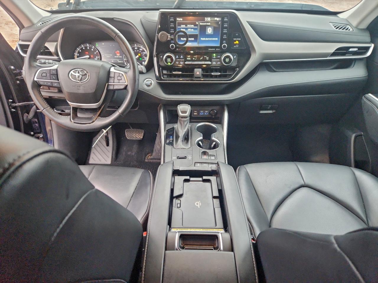 2022 TOYOTA HIGHLANDER XLE photo 8