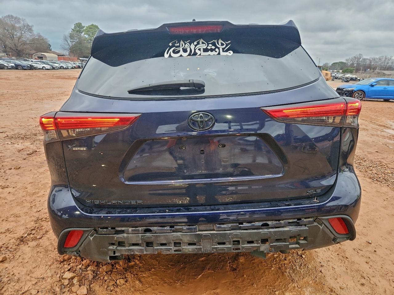 2022 TOYOTA HIGHLANDER XLE photo 6
