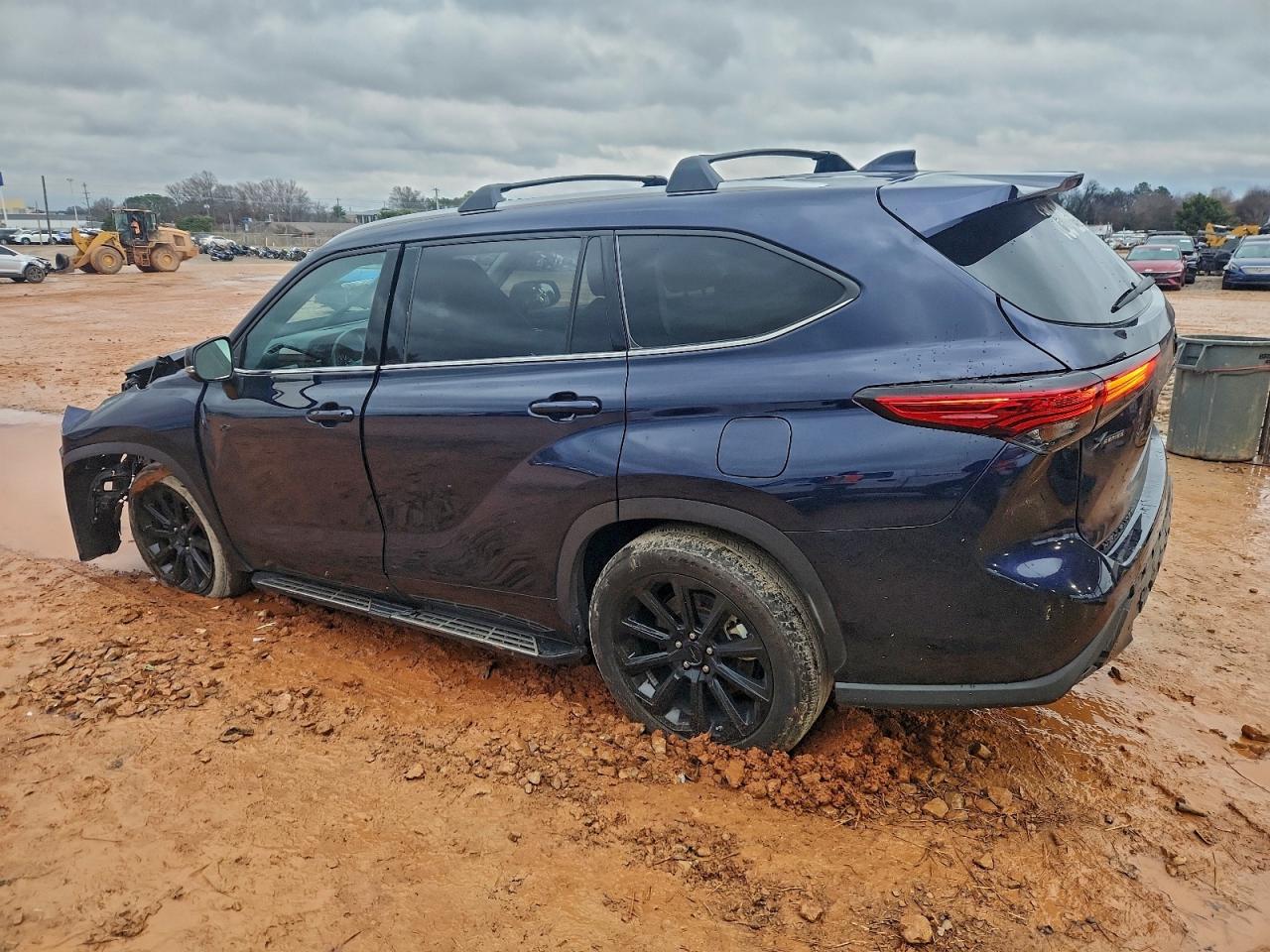 2022 TOYOTA HIGHLANDER XLE photo 2