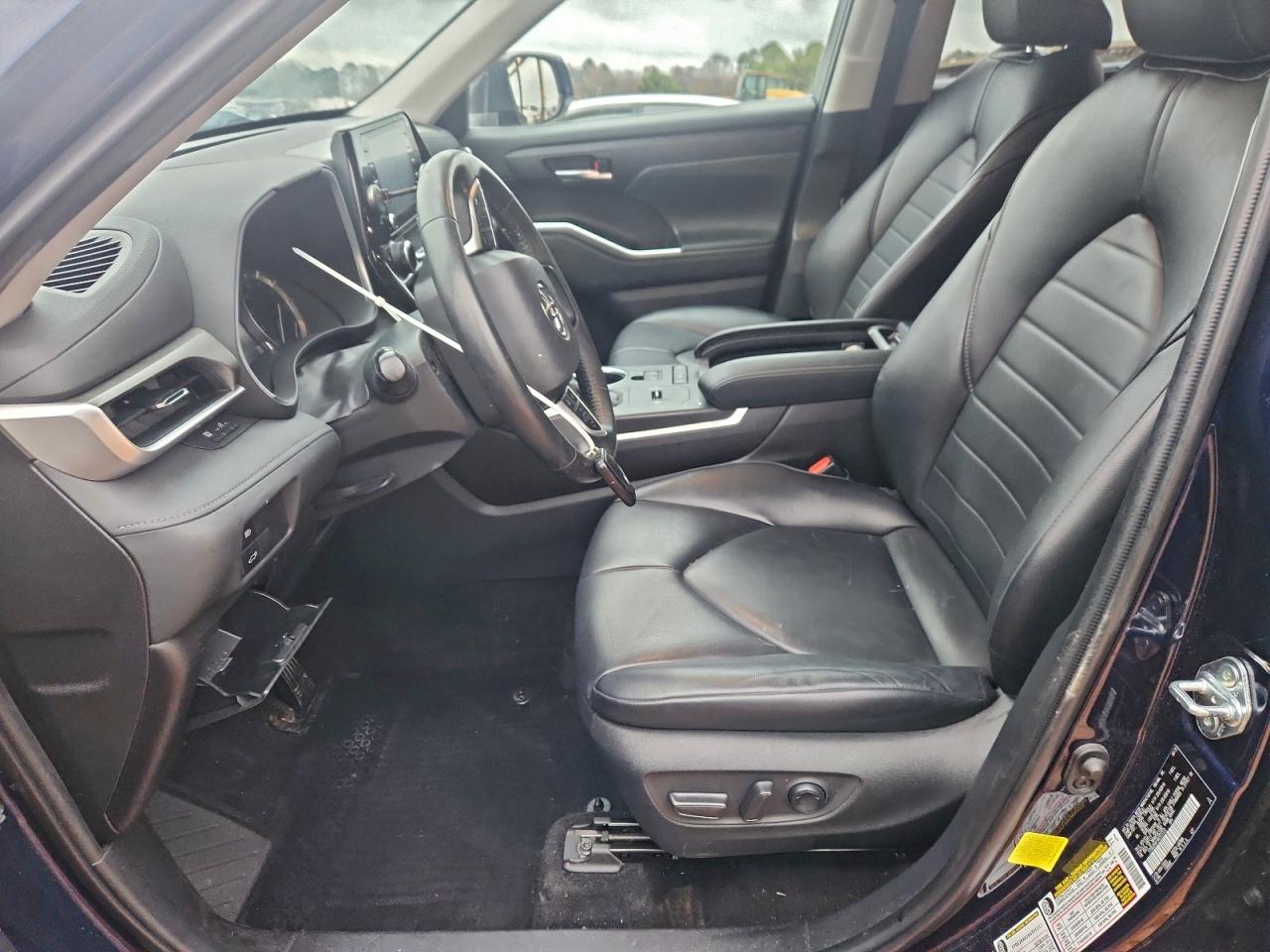 2022 TOYOTA HIGHLANDER XLE photo 7