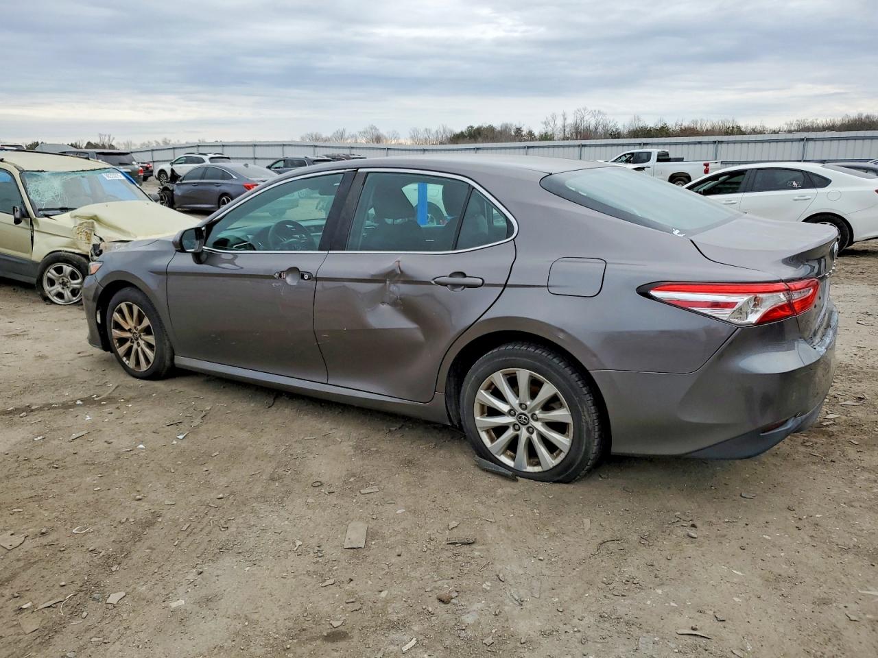2018 TOYOTA CAMRY L photo 2