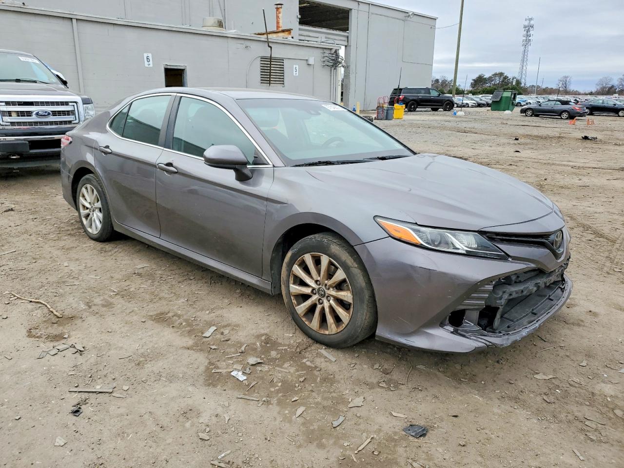 2018 TOYOTA CAMRY L photo 4