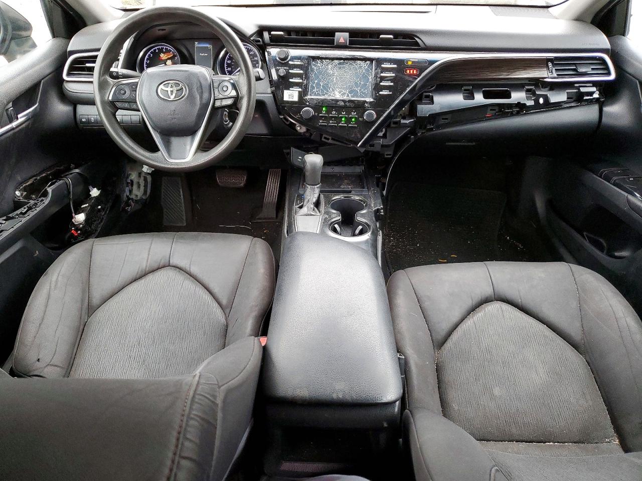 2018 TOYOTA CAMRY L photo 8