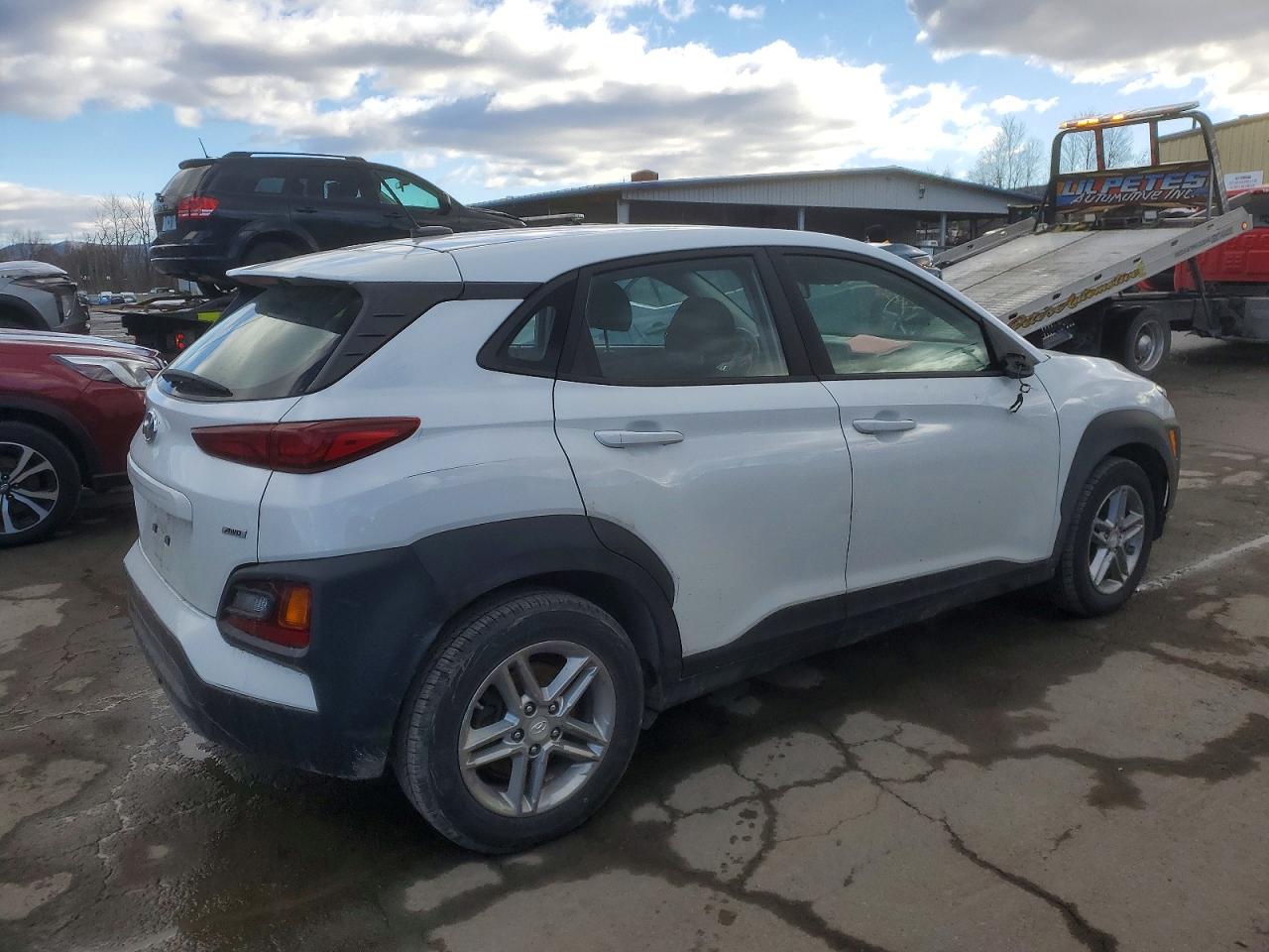 2020 HYUNDAI KONA SE photo 3