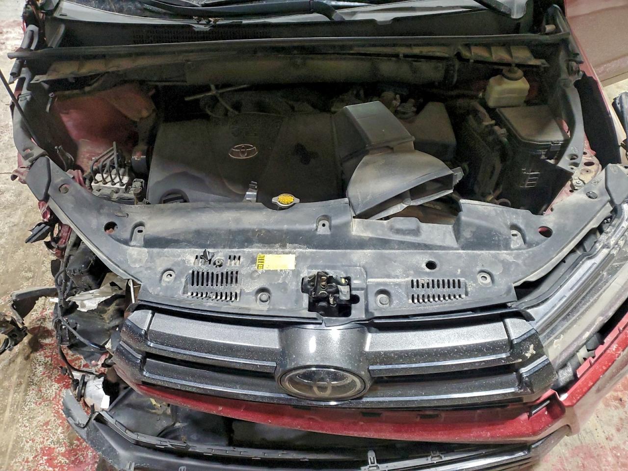 2017 TOYOTA HIGHLANDER SE photo 12