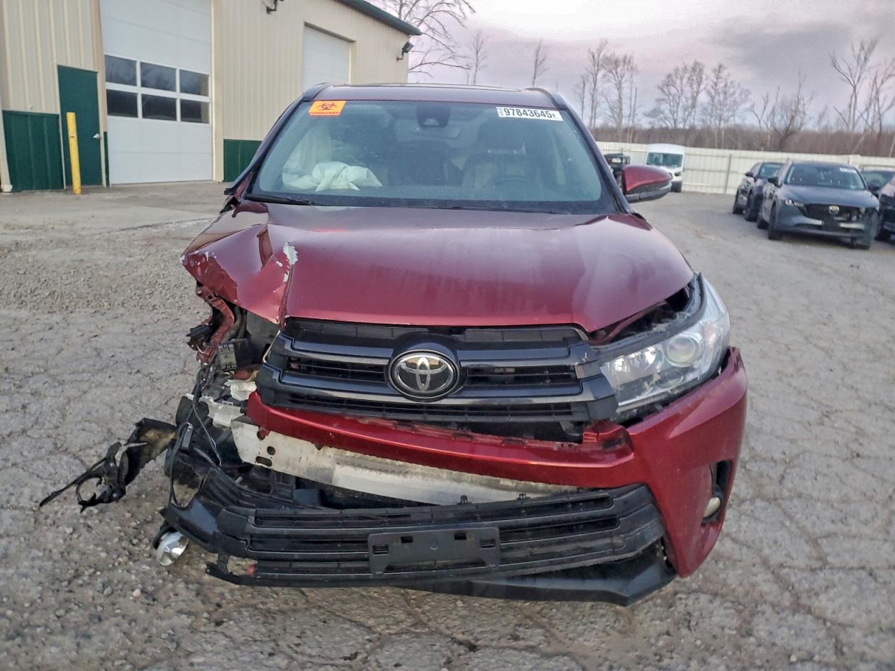 2017 TOYOTA HIGHLANDER SE photo 5