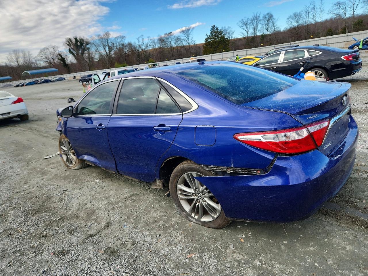 2016 TOYOTA CAMRY LE photo 2