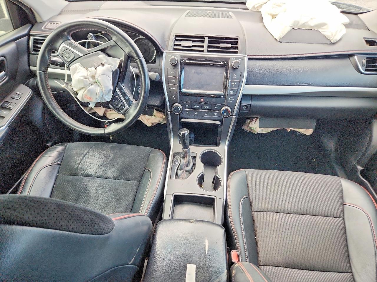 2016 TOYOTA CAMRY LE photo 8