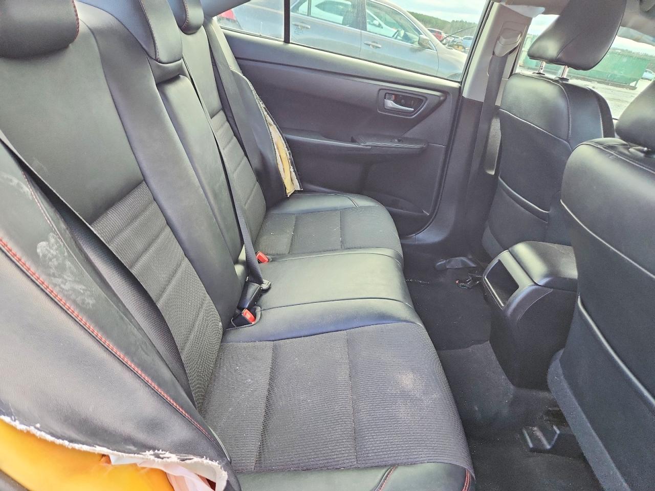 2016 TOYOTA CAMRY LE photo 10