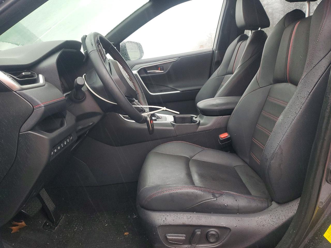 2025 TOYOTA RAV4 XSE photo 7