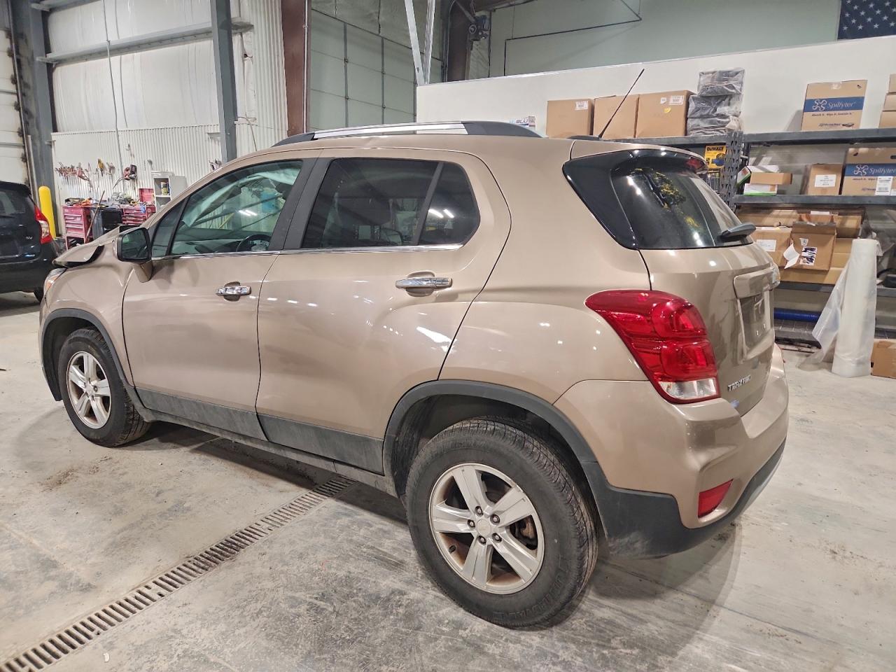 2018 CHEVROLET TRAX 1LT photo 2