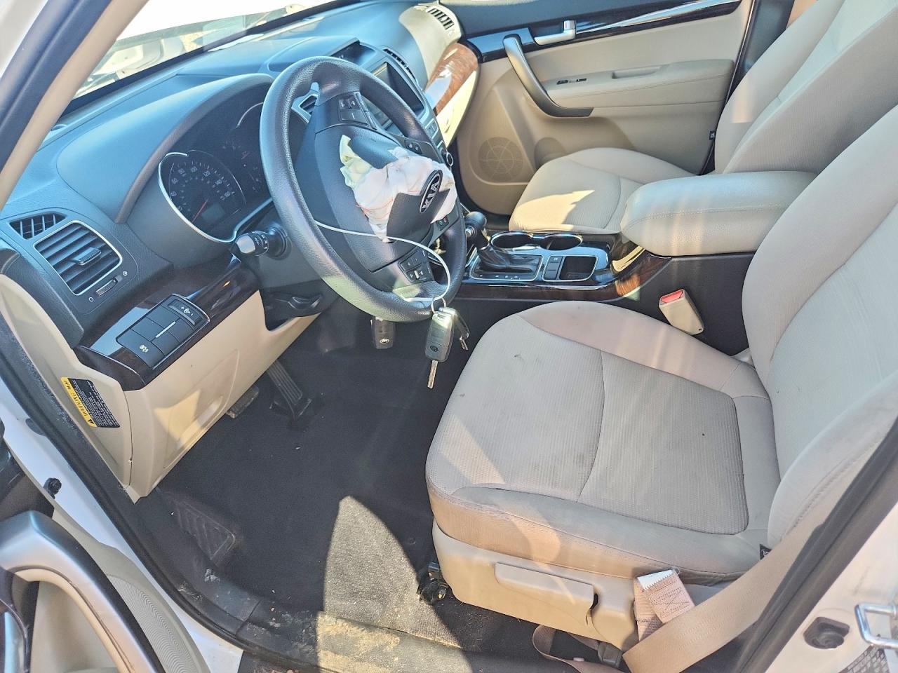 2015 KIA SORENTO LX photo 13