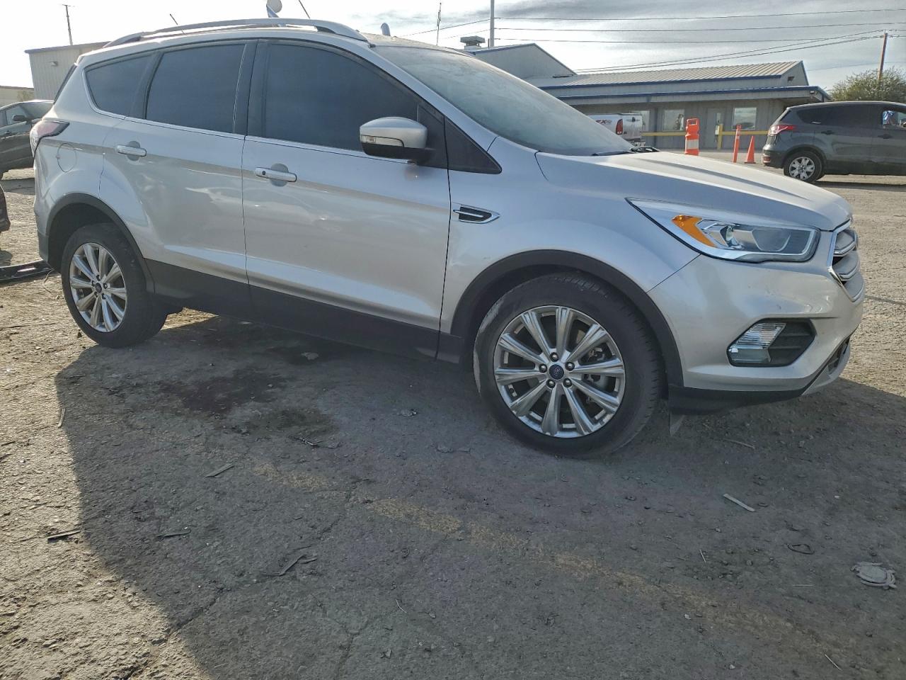 2017 FORD ESCAPE TITANIUM photo 4