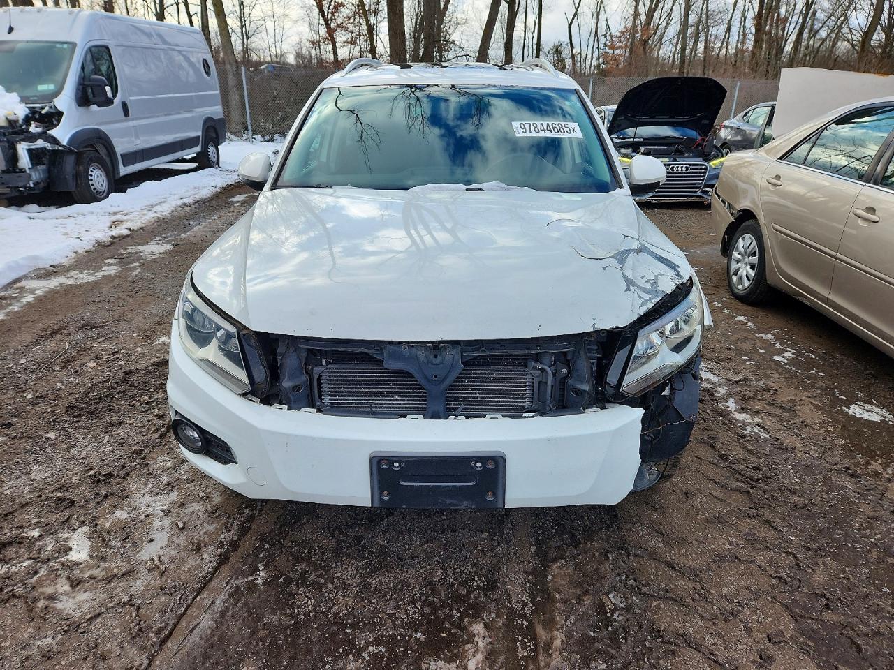 2012 VOLKSWAGEN TIGUAN S photo 5
