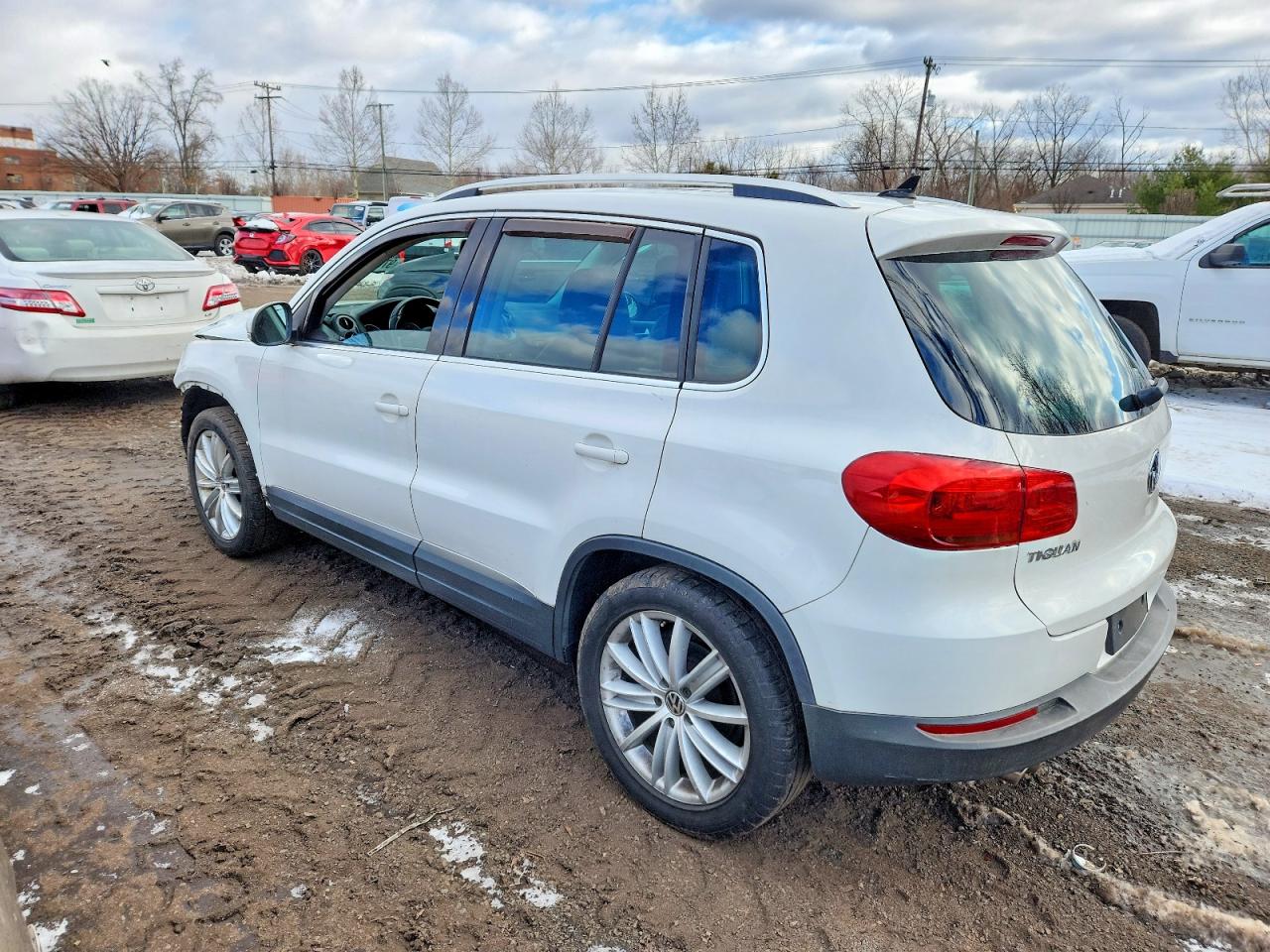 2012 VOLKSWAGEN TIGUAN S photo 2