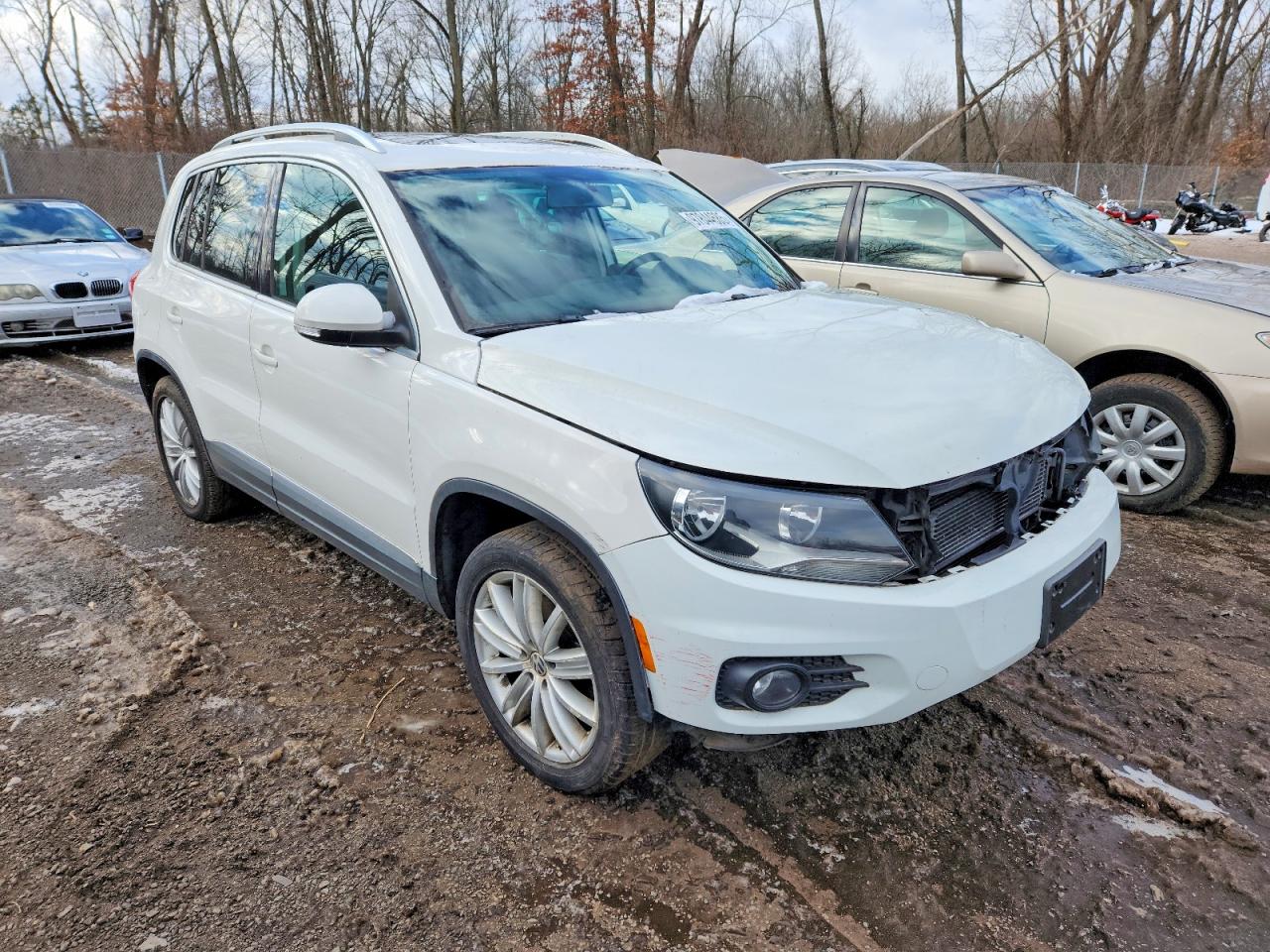 2012 VOLKSWAGEN TIGUAN S photo 4