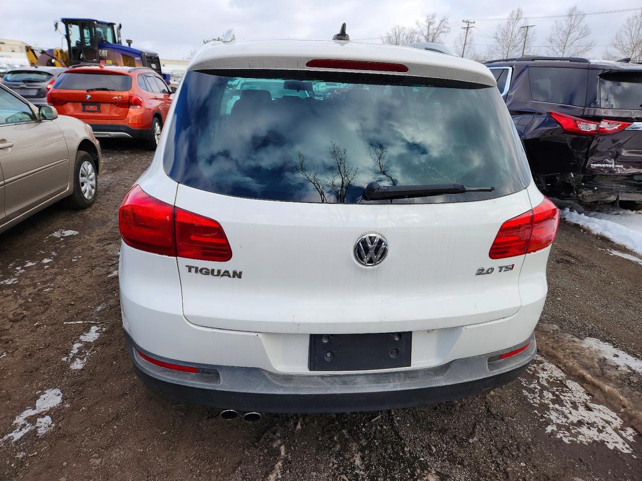 2012 VOLKSWAGEN TIGUAN S photo 6