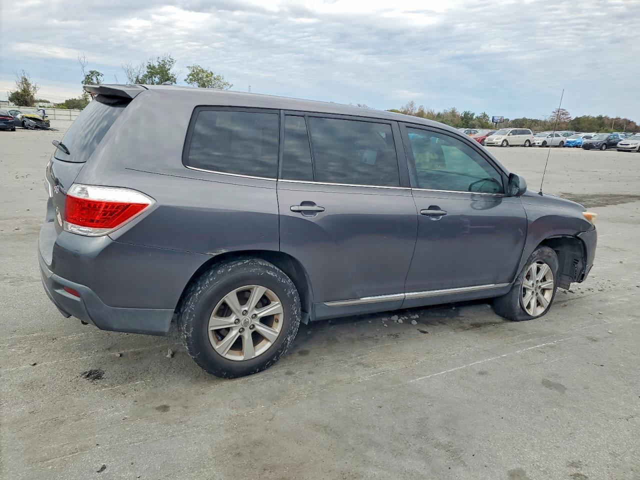2011 TOYOTA HIGHLANDER BASE photo 7