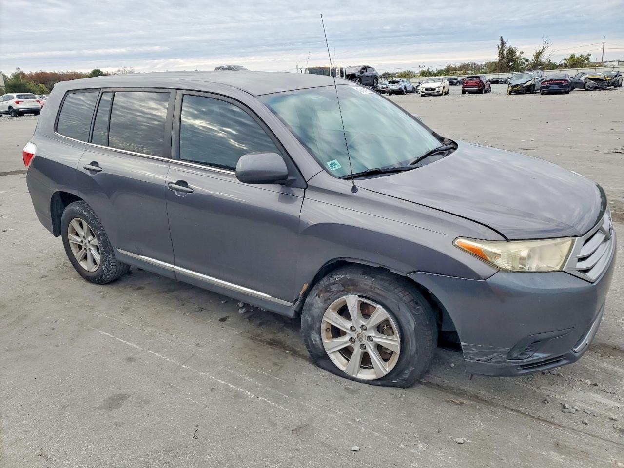 2011 TOYOTA HIGHLANDER BASE photo 10