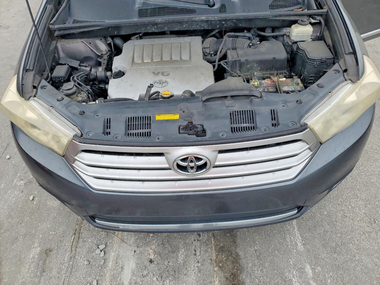 2011 TOYOTA HIGHLANDER BASE photo 34