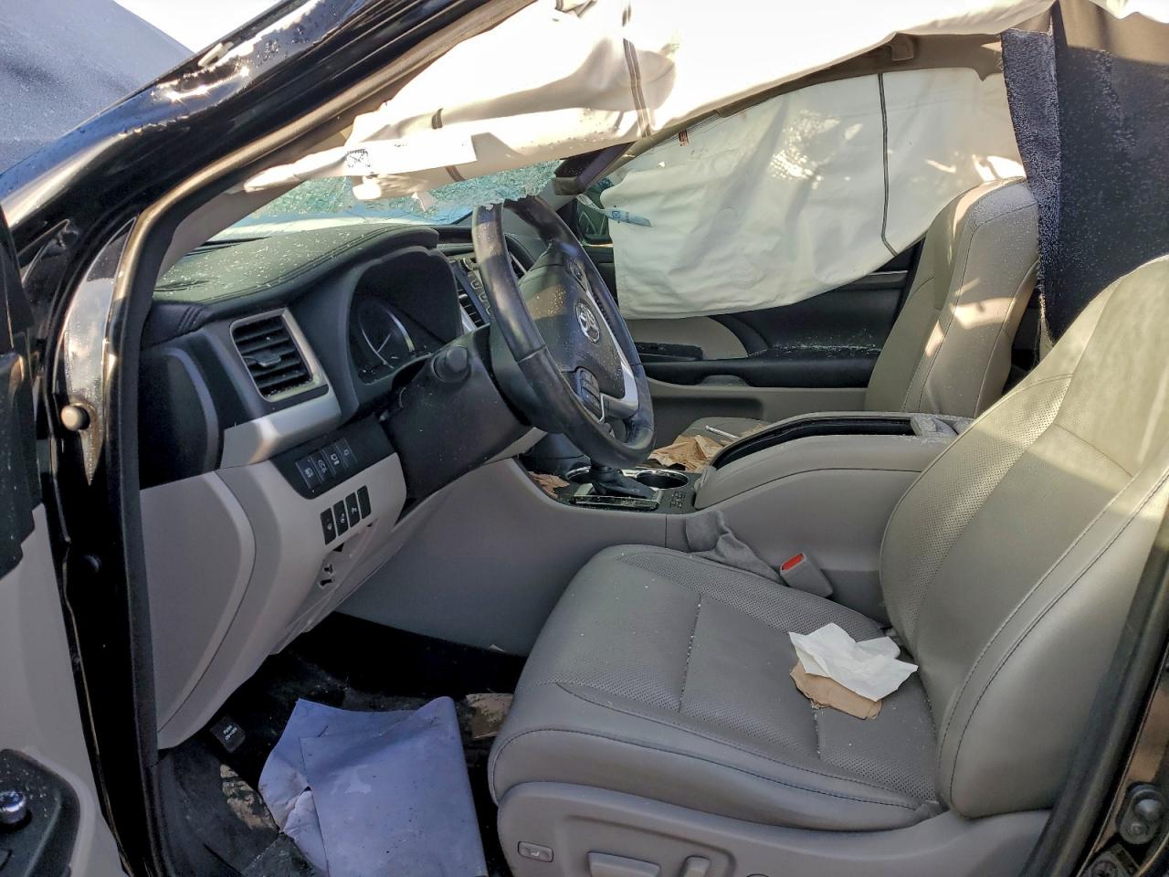 2018 TOYOTA HIGHLANDER LIMITED photo 7