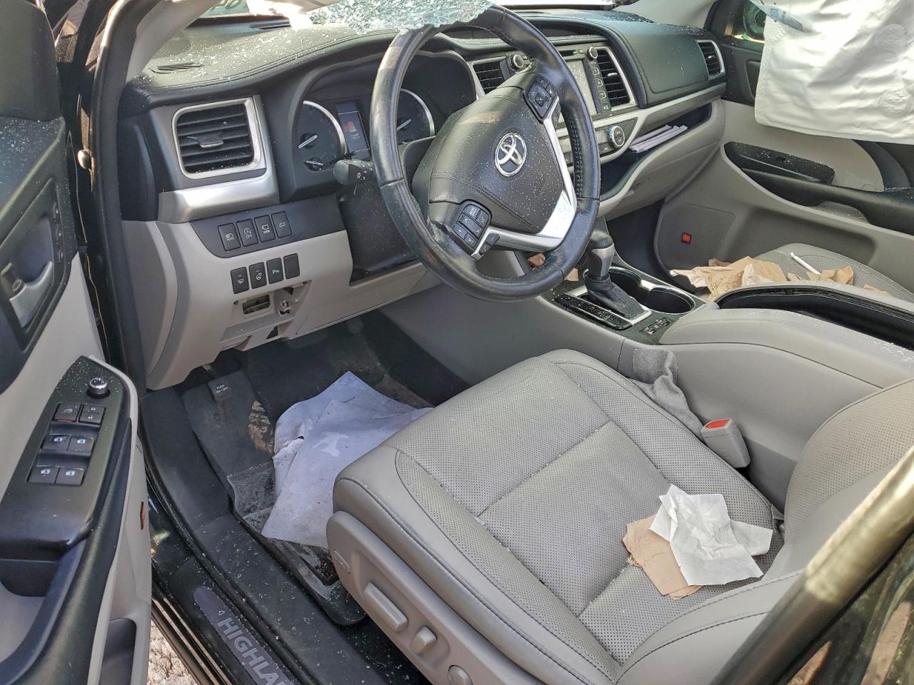 2018 TOYOTA HIGHLANDER LIMITED photo 8