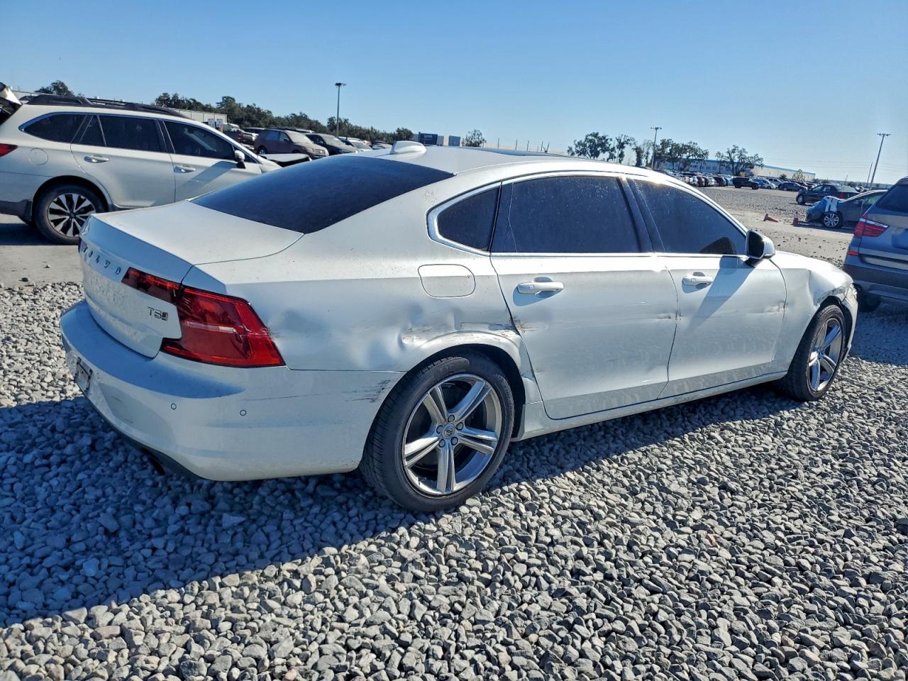 2018 VOLVO S90 T5 MOMENTUM photo 3