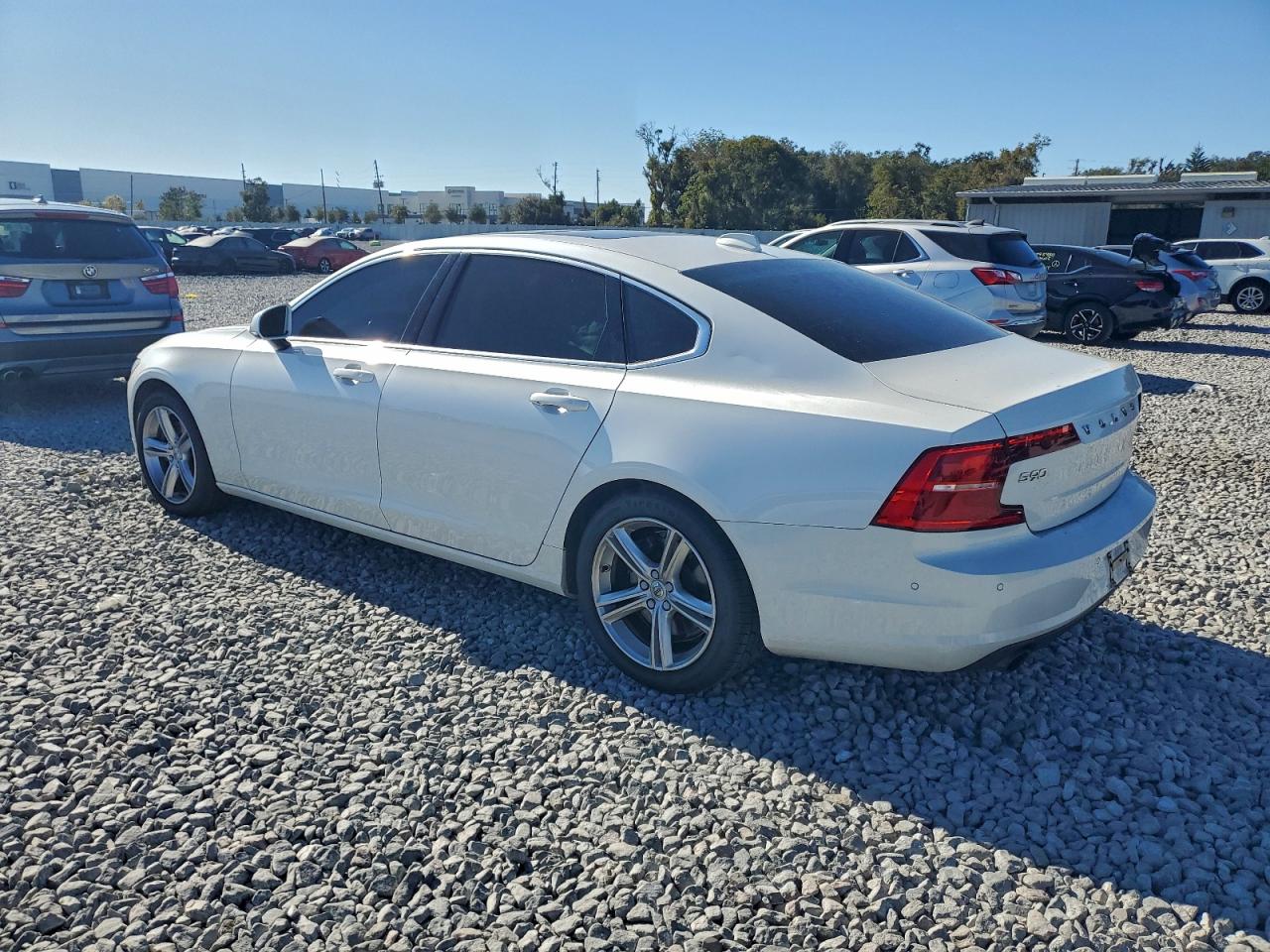2018 VOLVO S90 T5 MOMENTUM photo 2