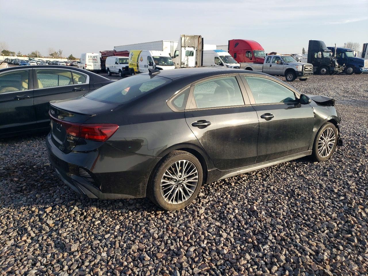 2024 KIA FORTE GT LINE photo 3