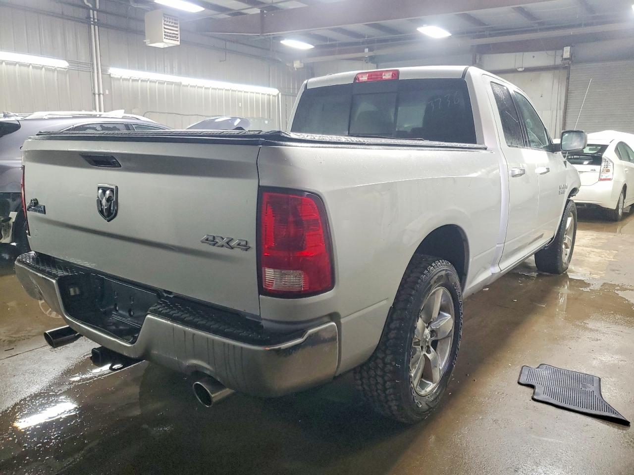 2016 RAM 1500 SLT photo 5