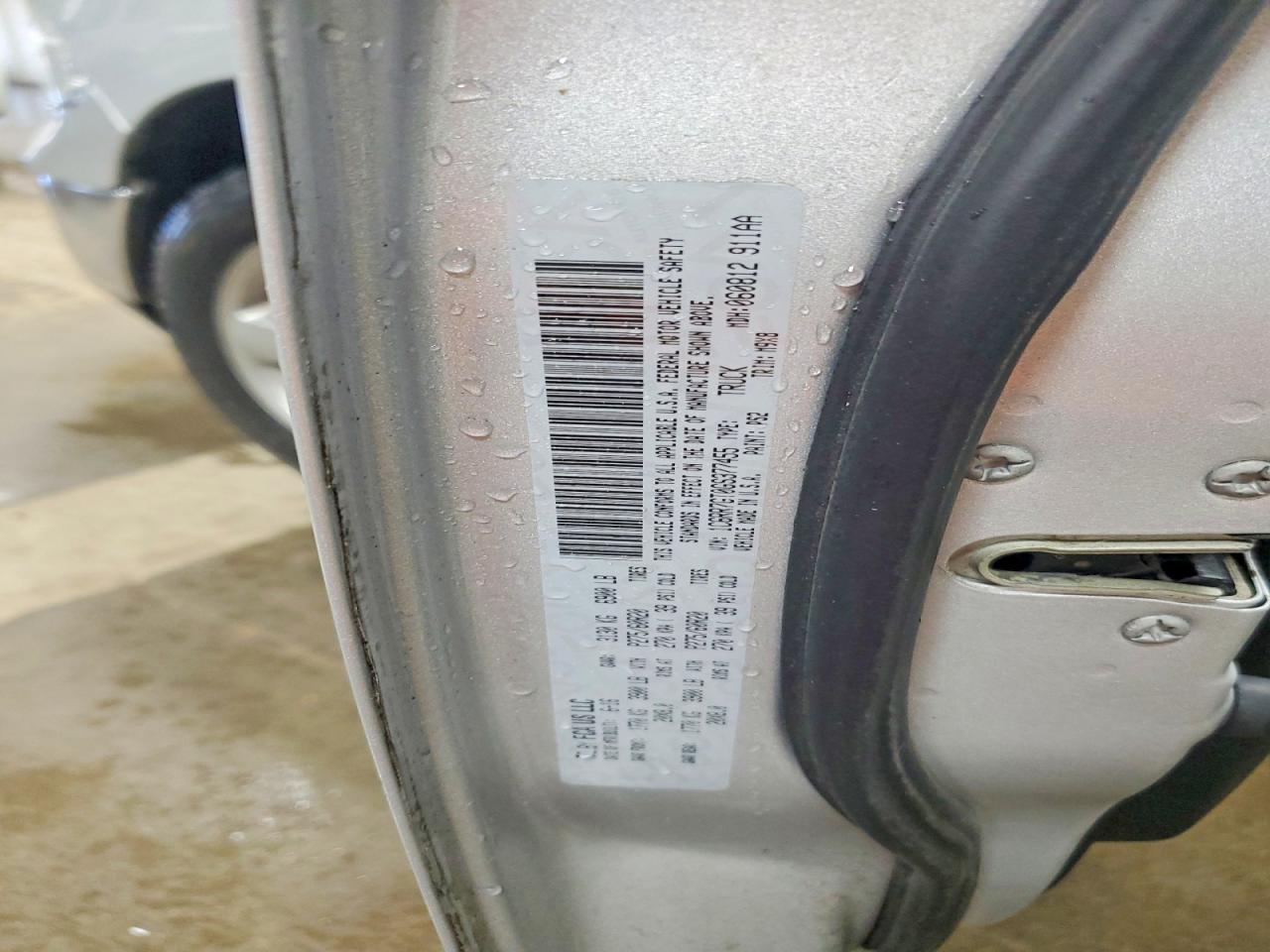 2016 RAM 1500 SLT photo 23