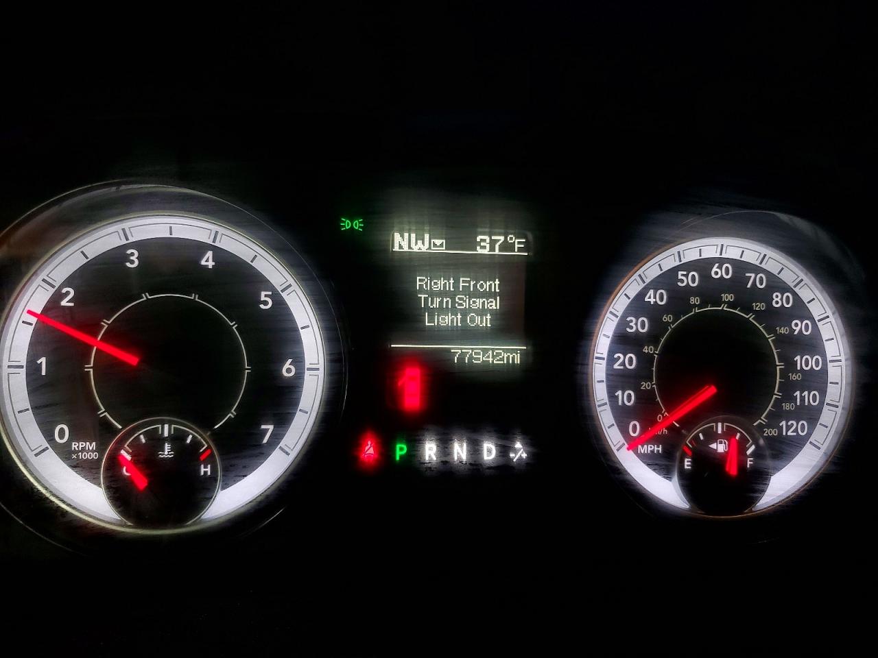 2016 RAM 1500 SLT photo 17
