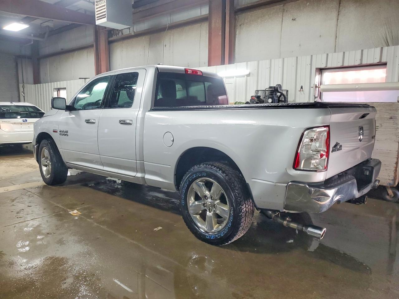 2016 RAM 1500 SLT photo 3