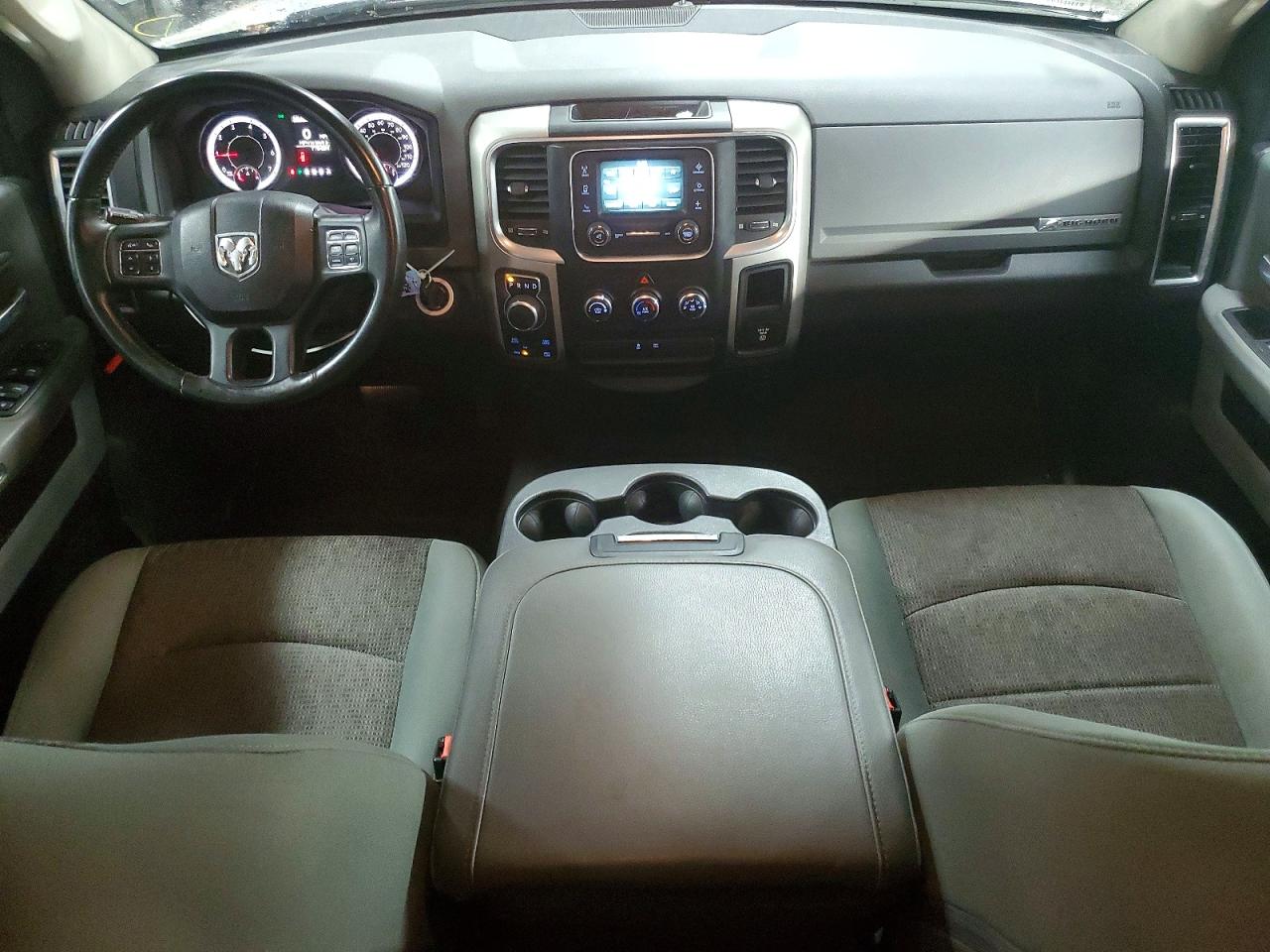 2016 RAM 1500 SLT photo 15