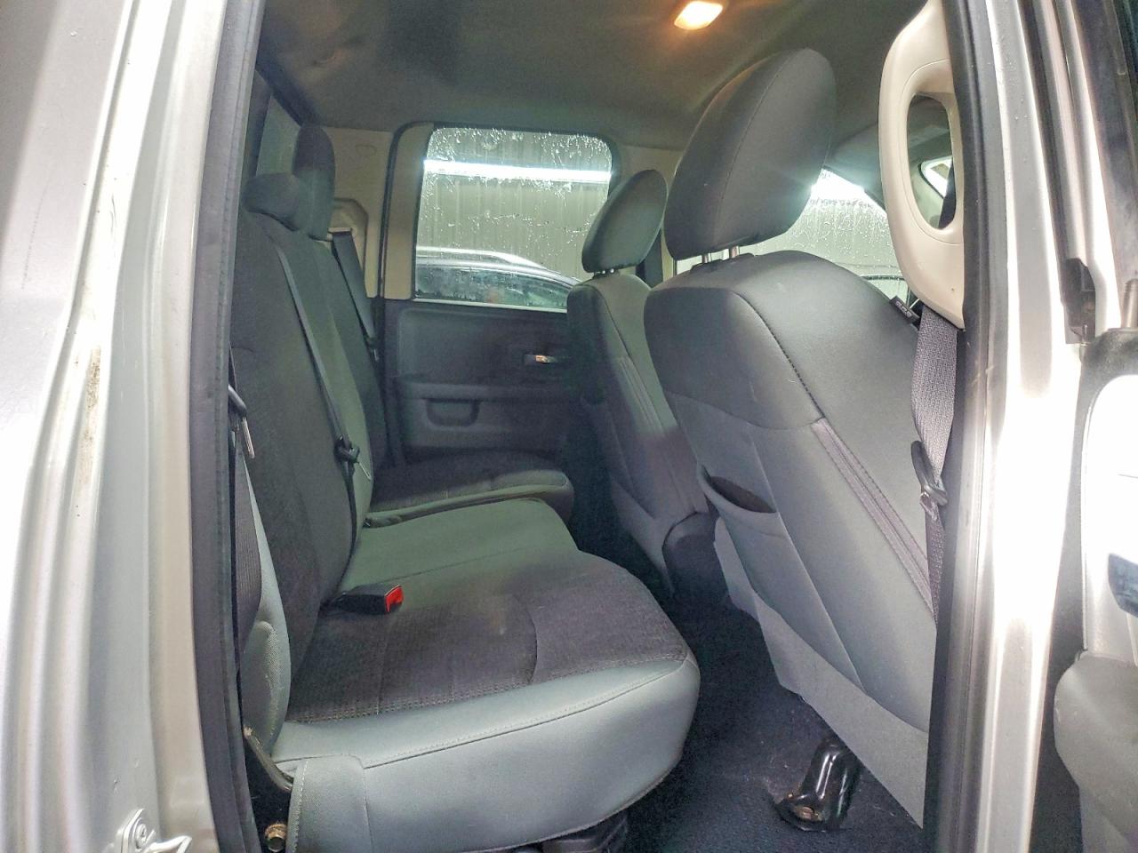 2016 RAM 1500 SLT photo 19
