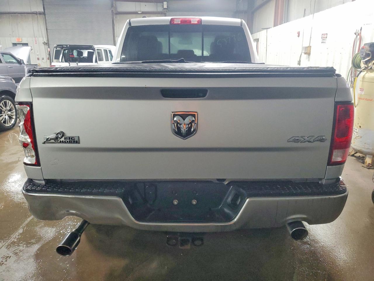 2016 RAM 1500 SLT photo 11