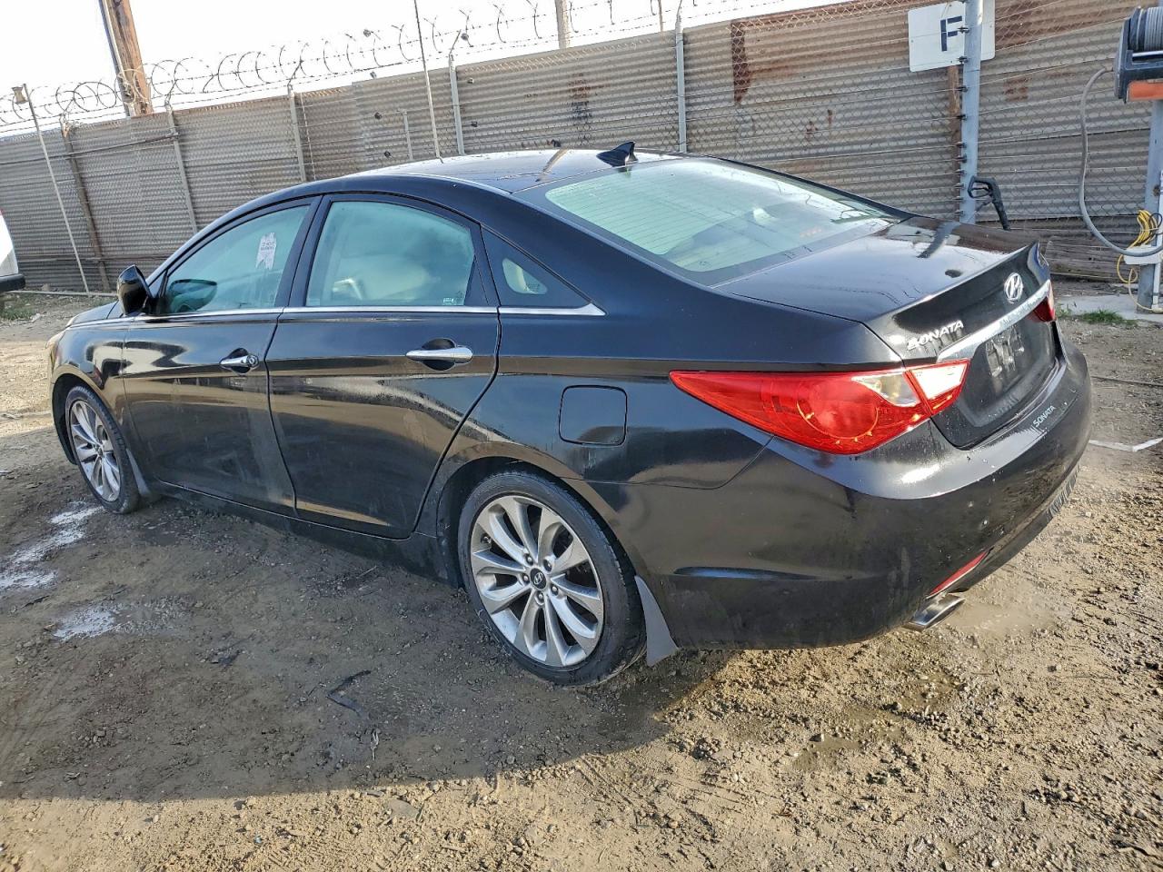 2012 HYUNDAI SONATA SE photo 2