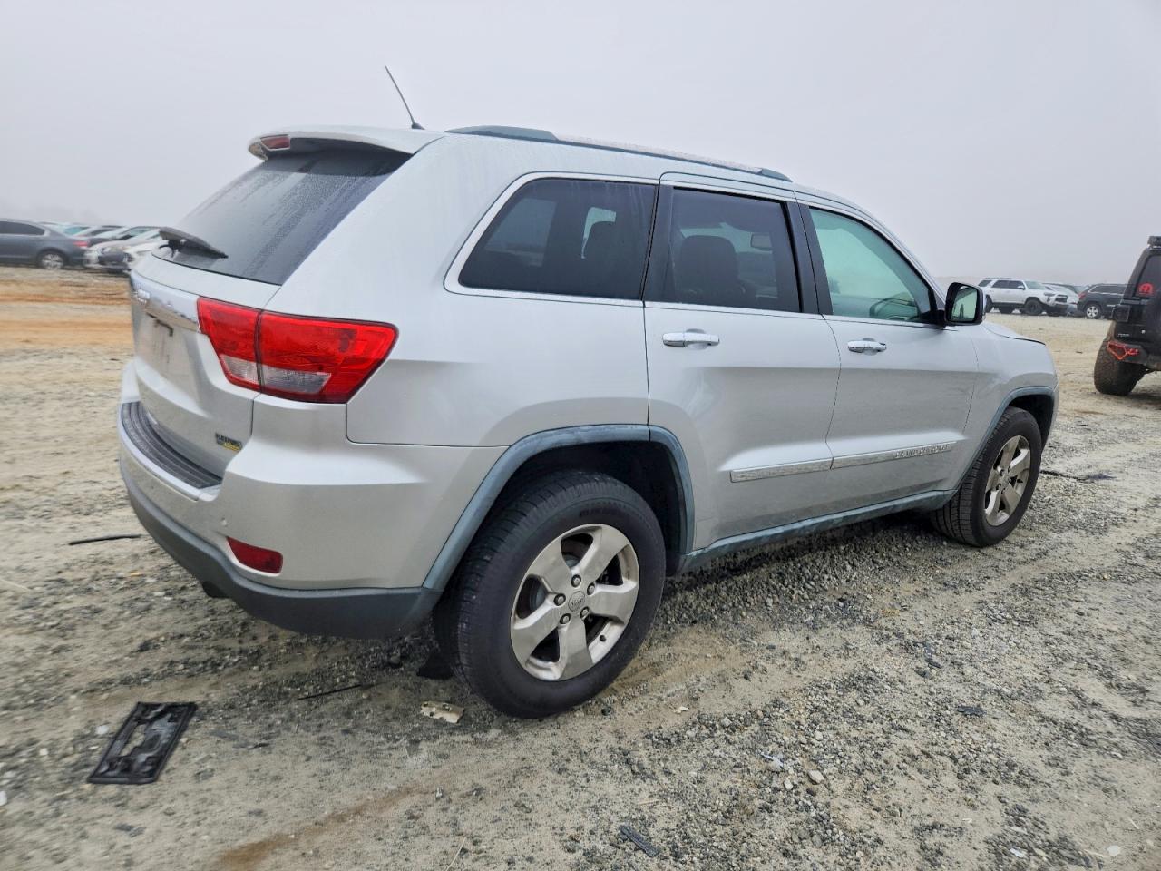 2011 JEEP GRAND CHEROKEE LIMITED photo 3