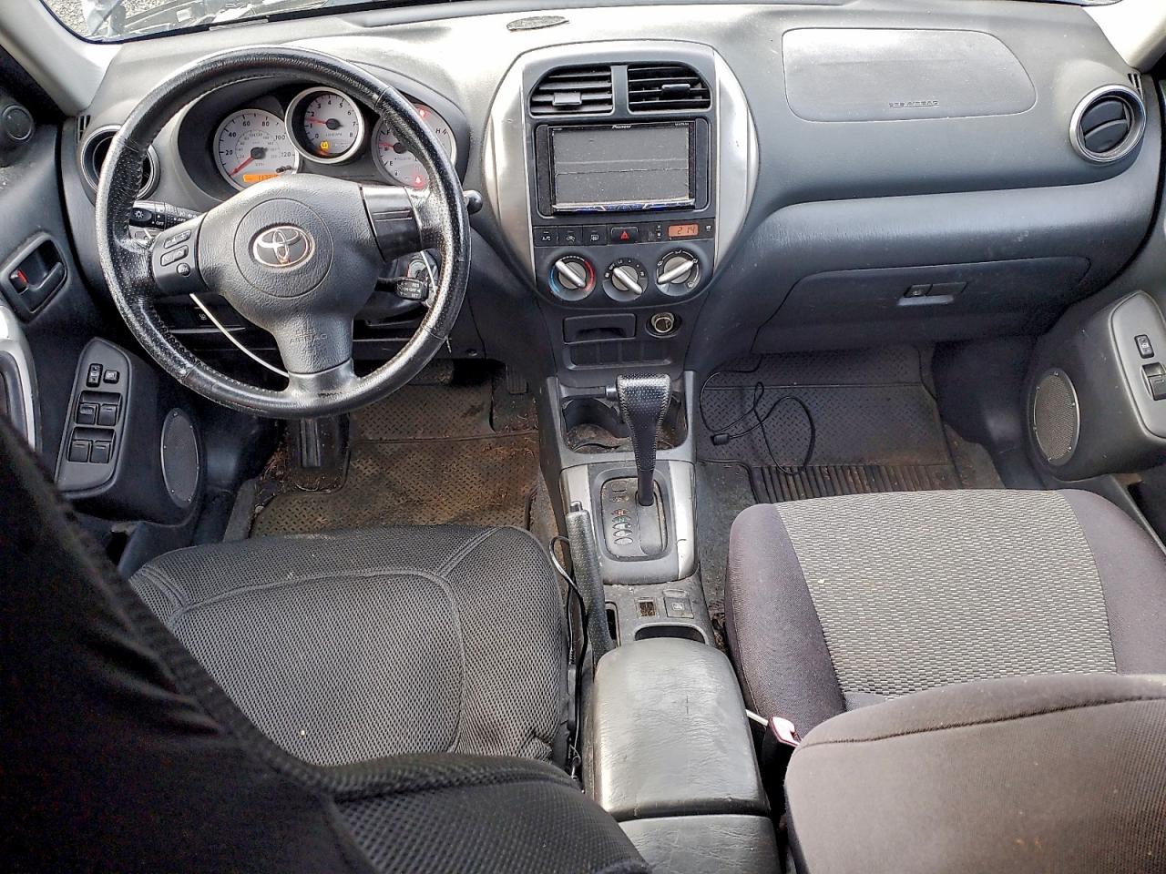 2004 TOYOTA RAV4 photo 8