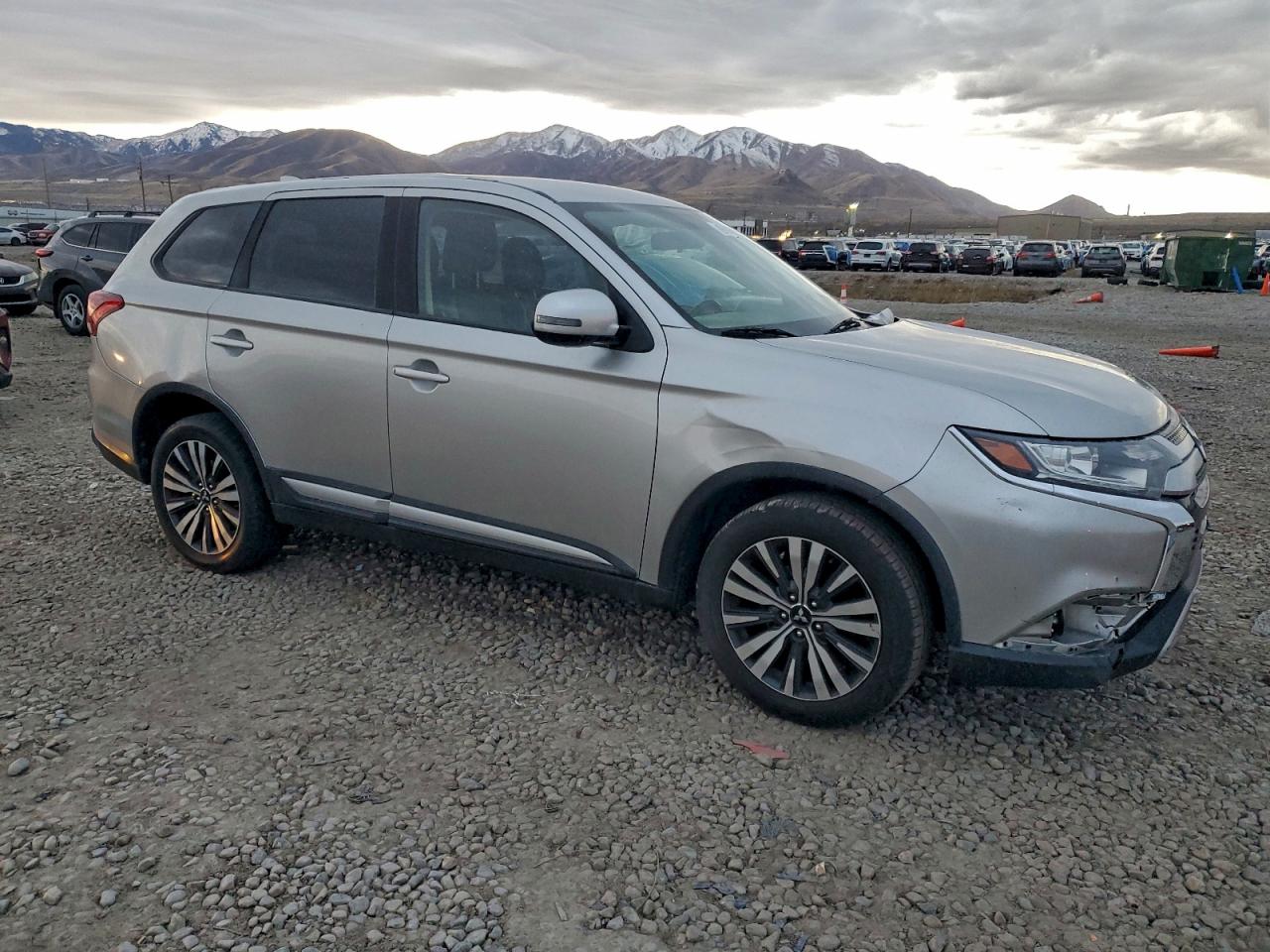 2019 MITSUBISHI OUTLANDER SE photo 4