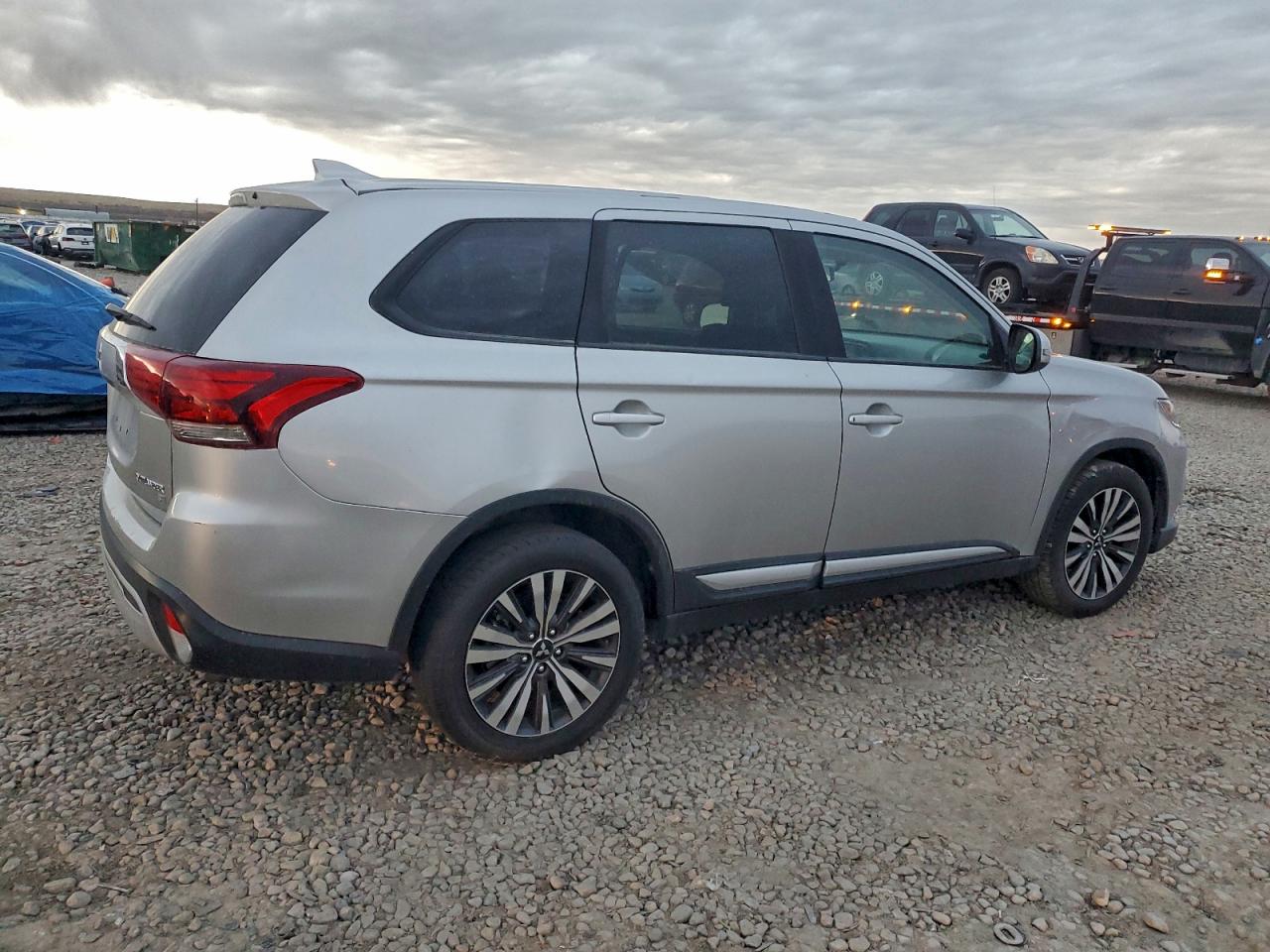 2019 MITSUBISHI OUTLANDER SE photo 3