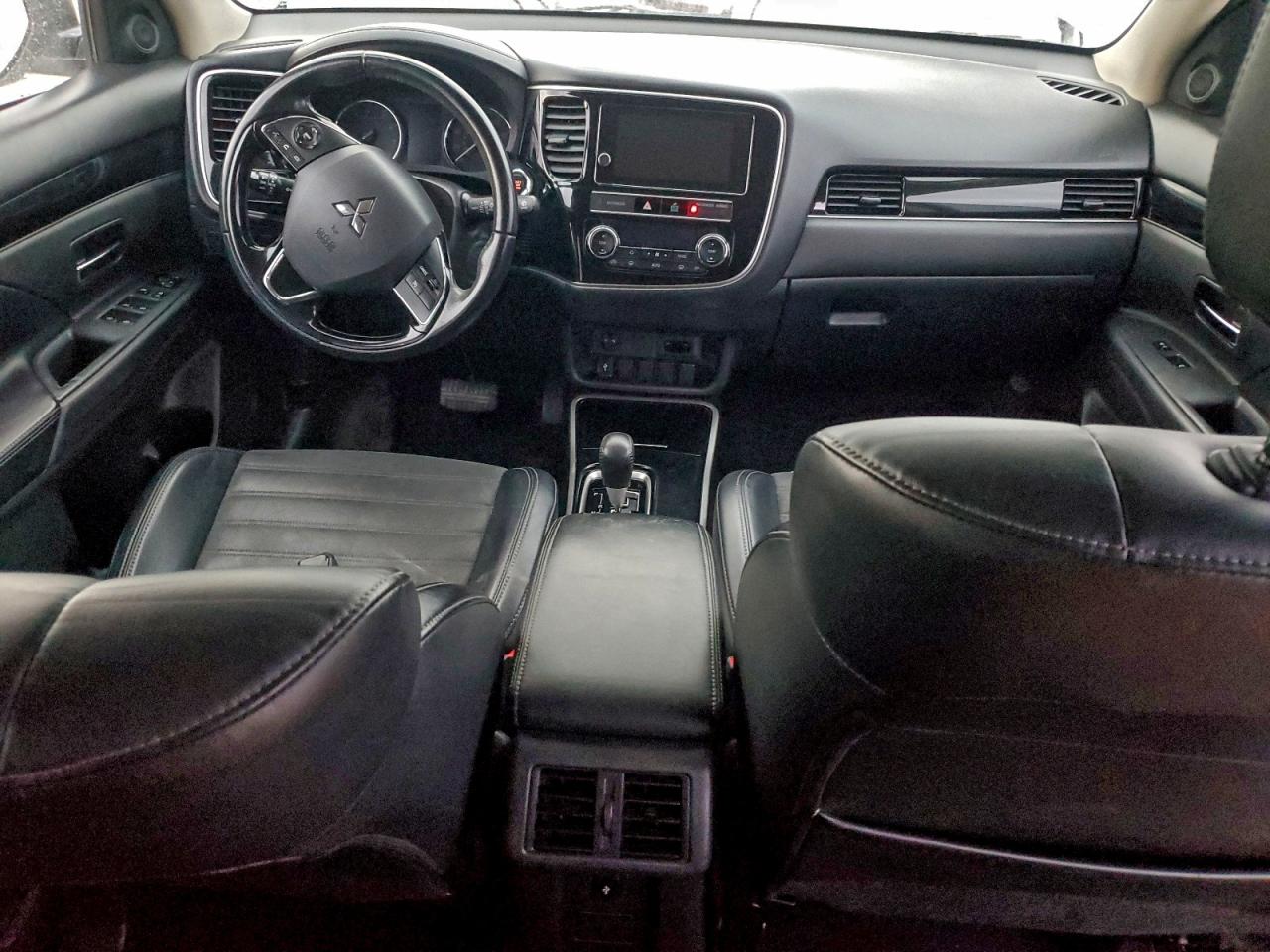 2019 MITSUBISHI OUTLANDER SE photo 8