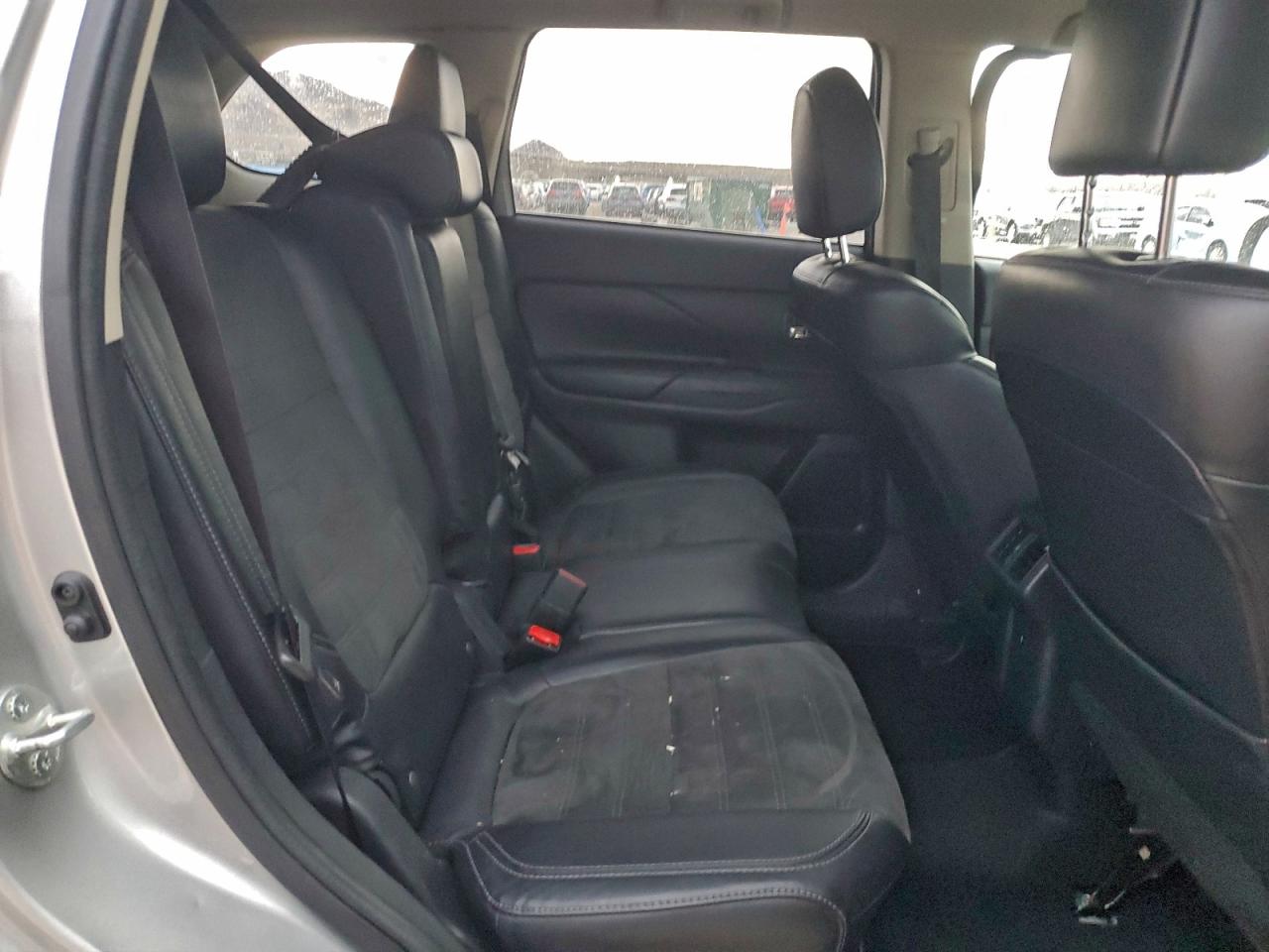 2019 MITSUBISHI OUTLANDER SE photo 10