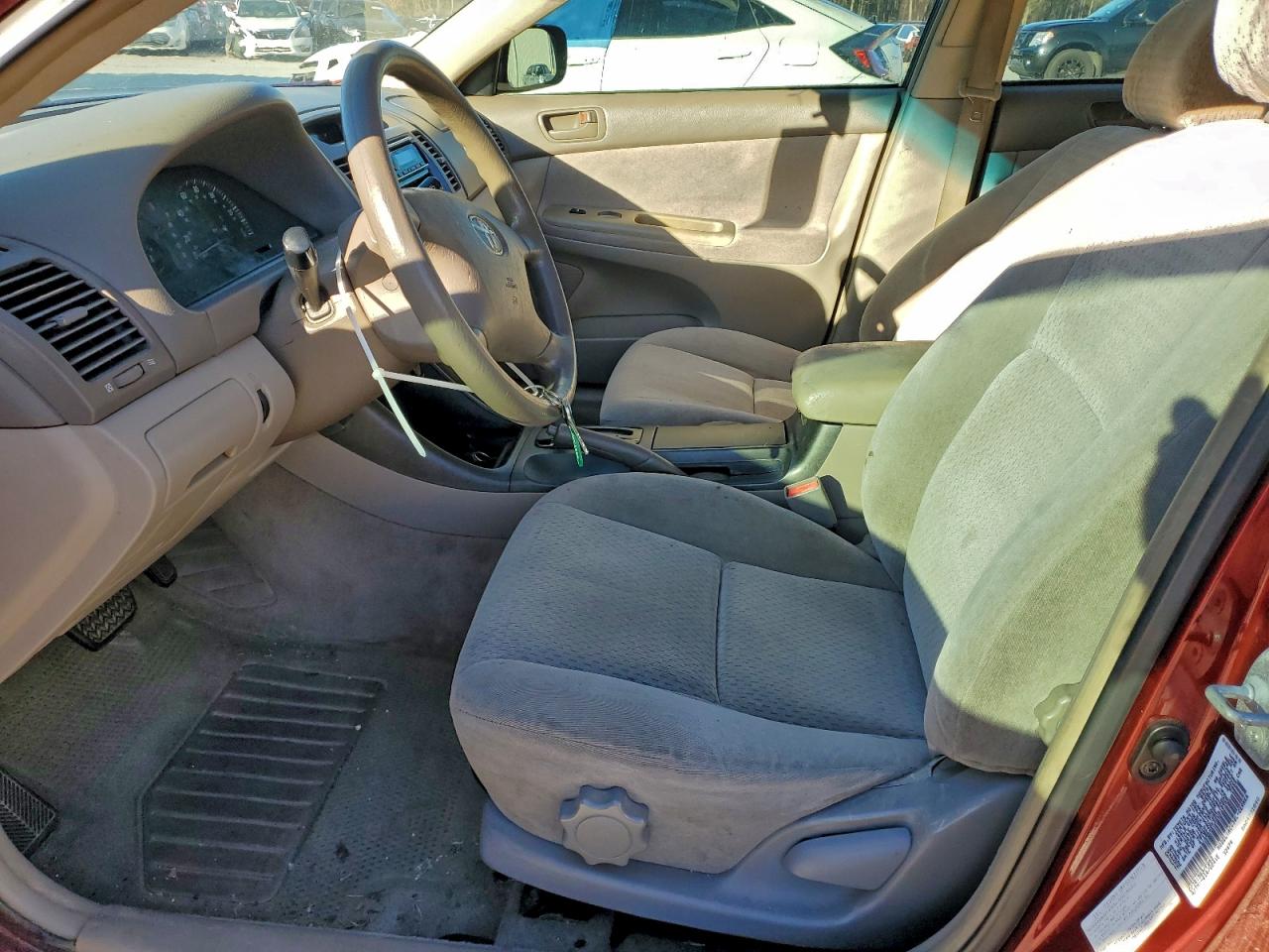 2002 TOYOTA CAMRY LE photo 7