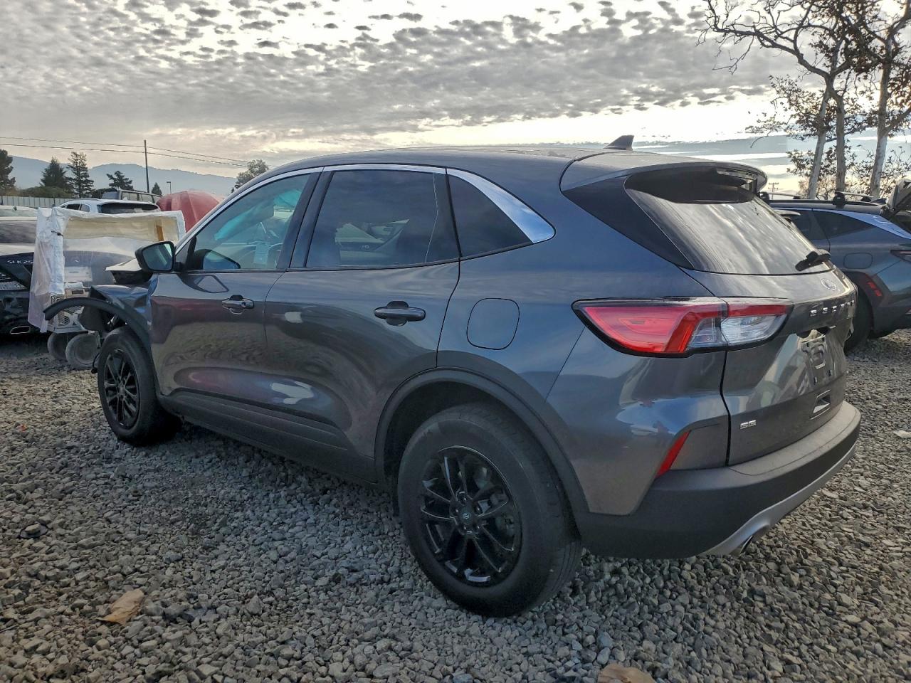 2022 FORD ESCAPE SE photo 3