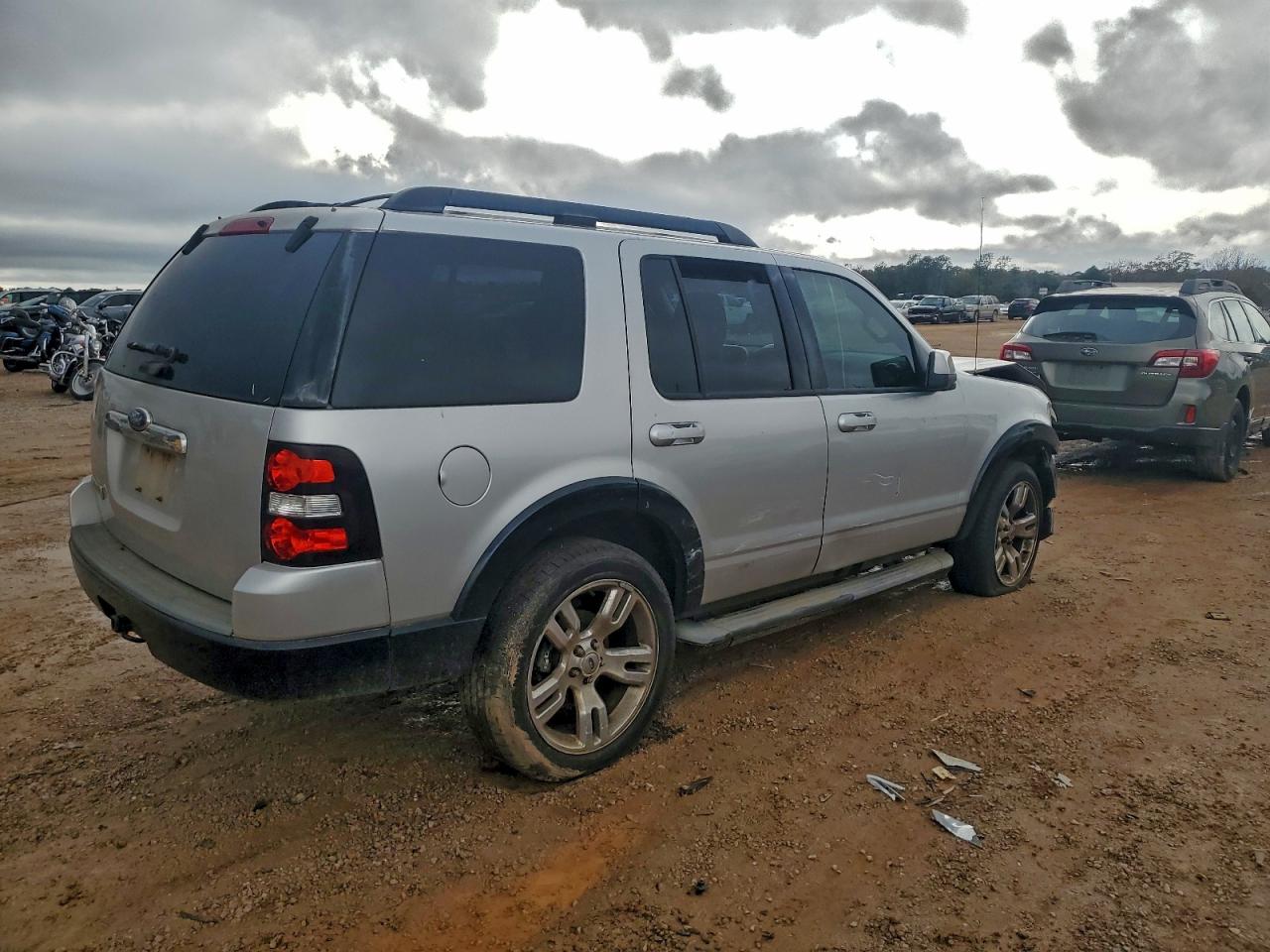 2010 FORD EXPLORER XLT photo 3